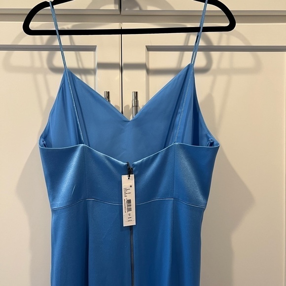 NWT. Alice + Olivia Diana V-Neck High Slit Maxi Dress Formal Gown. NWT. - Picture 16 of 17